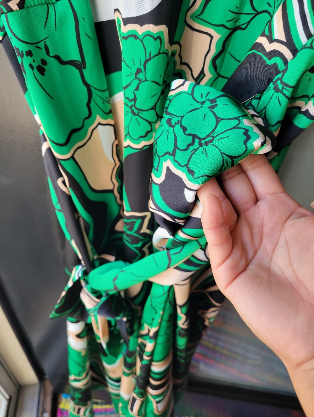 Anne Klein Vidya Bold Green Black Bloom Satin Midi Dress Size Medium Belted - Picture 7 of 8